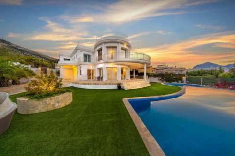 Villa in L'Albir, Alicante, Spain 5 bedrooms, 745 sq.m. No. 95527