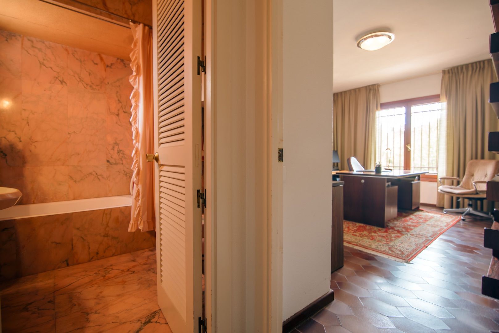 Dom w La Nucia, Alicante, Hiszpania 5 sypialni, 350 mkw. nr 95533