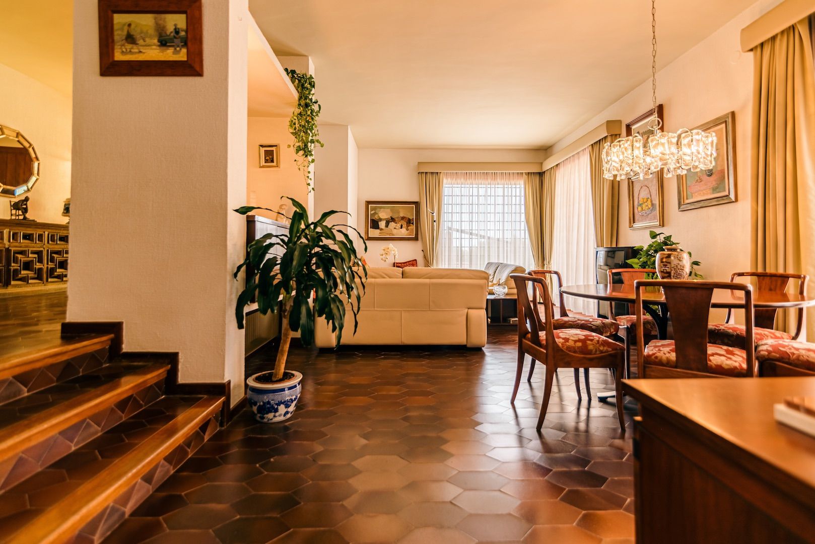 Dom w La Nucia, Alicante, Hiszpania 5 sypialni, 350 mkw. nr 95533