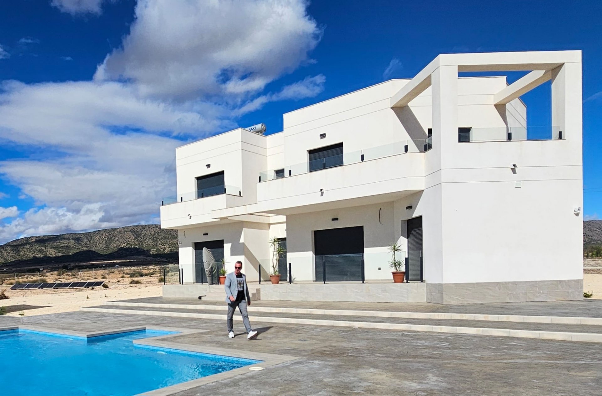 Villa a Pinoso, Alicante, Spagna 5 camere da letto, 222 mq. N° 99319