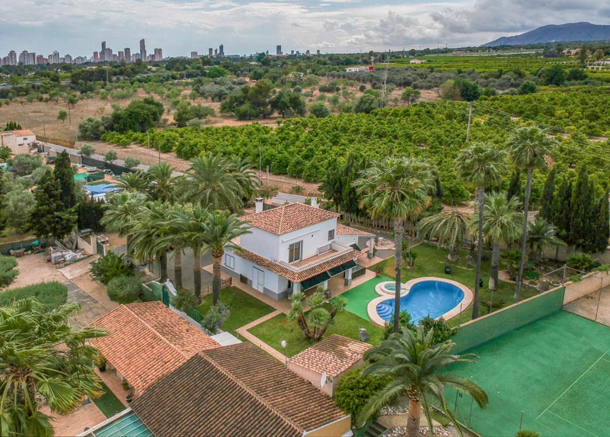 Komerciāls īpašums L'Alfàs del Pi, Alicante, Spānijā 3 istabas, 240 m2 Nr. 99318