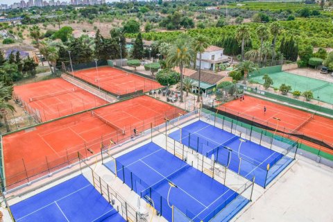 Commercial property in L'Alfàs del Pi, Alicante, Spain 3 bedrooms, 240 sq.m. No. 99318
