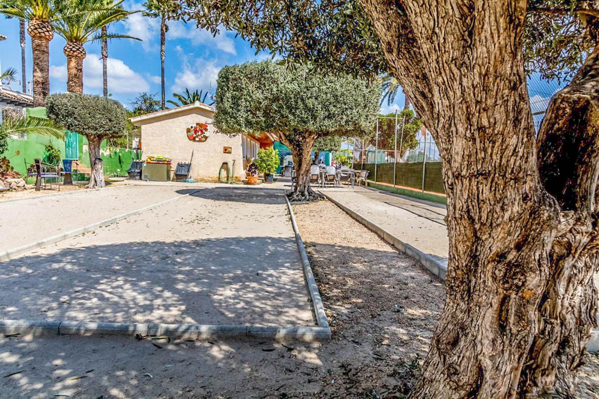Komerciāls īpašums L'Alfàs del Pi, Alicante, Spānijā 3 istabas, 240 m2 Nr. 99318