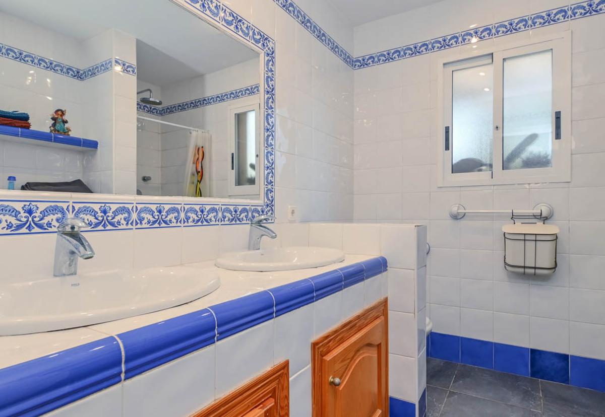 Komerciāls īpašums L'Alfàs del Pi, Alicante, Spānijā 3 istabas, 240 m2 Nr. 99318