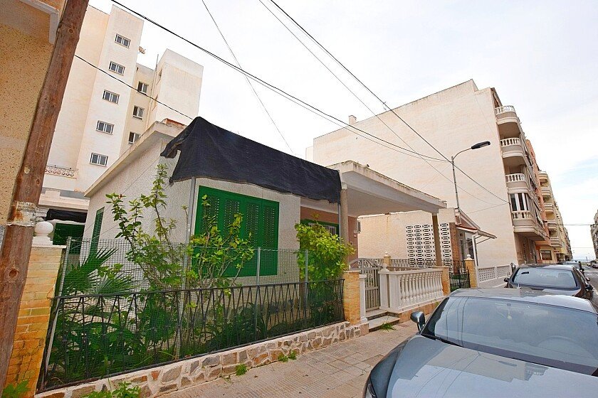 Villa à Torrevieja, Alicante, Espagne 4 chambres, 180 m2 No. 103604