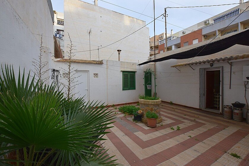 Villa à Torrevieja, Alicante, Espagne 4 chambres, 180 m2 No. 103604