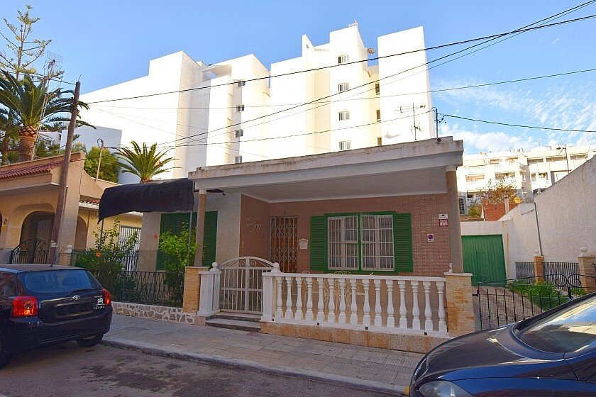 Villa à Torrevieja, Alicante, Espagne 4 chambres, 180 m2 No. 103604