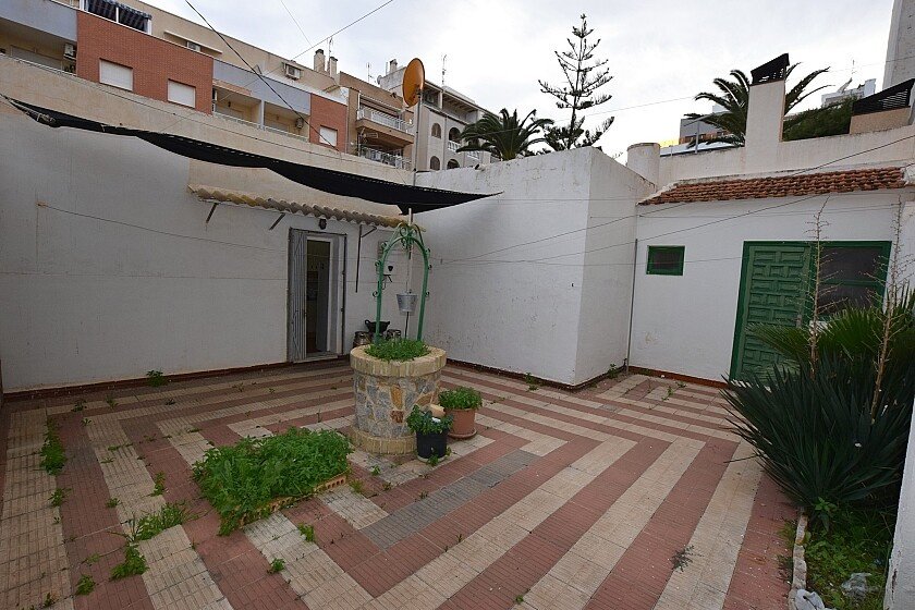 Villa à Torrevieja, Alicante, Espagne 4 chambres, 180 m2 No. 103604