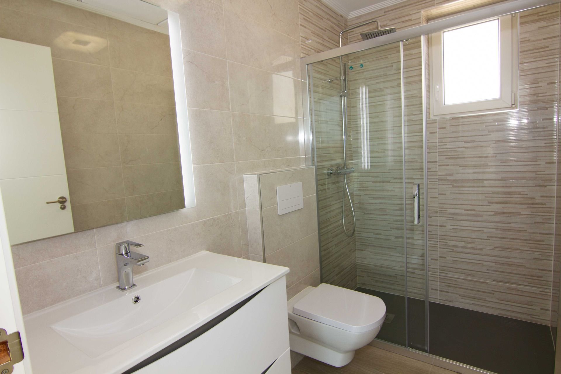 Hus i Torrevieja, Alicante, Spanien 3 sovrum, 238 kvm. Nr. 95740