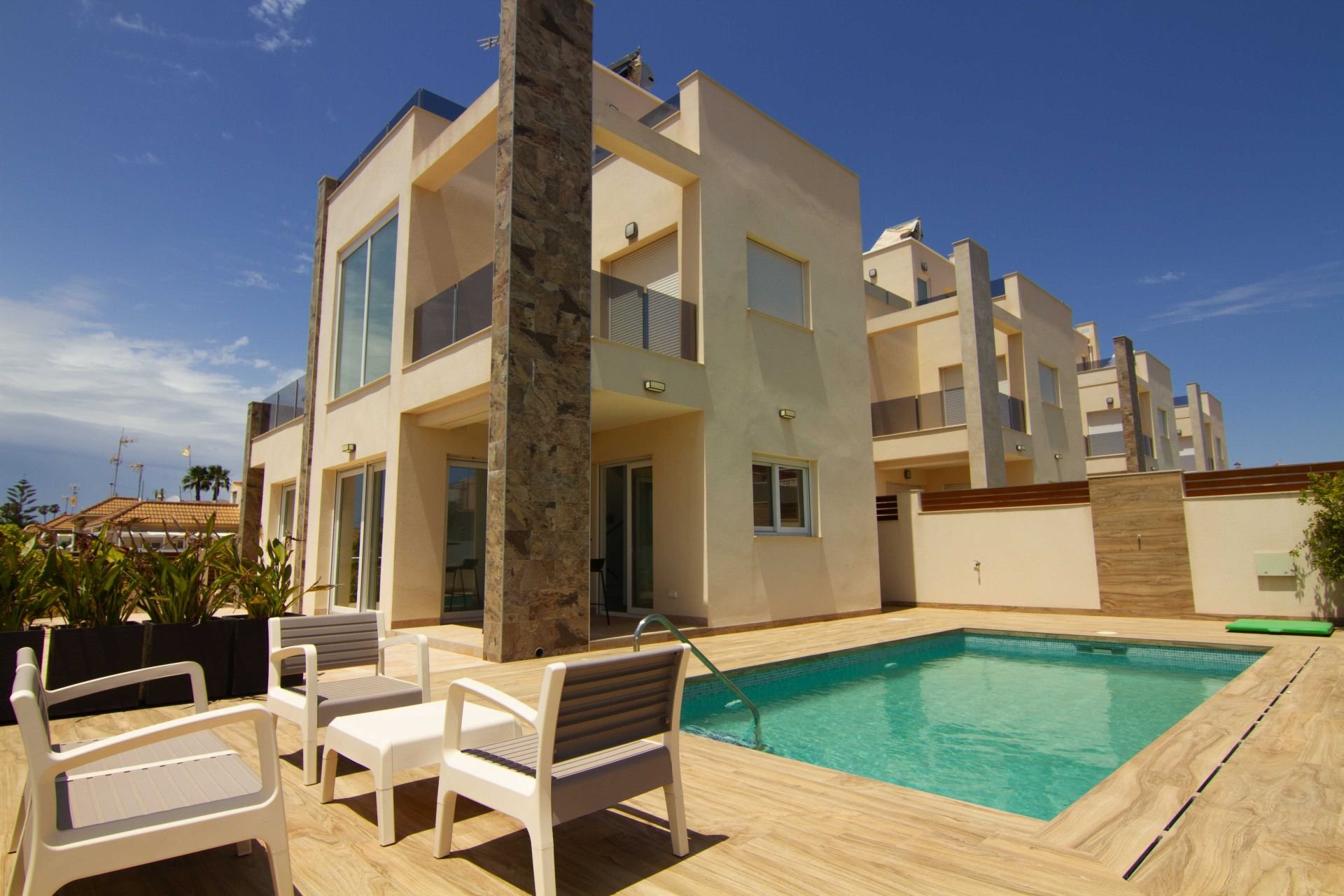 Hus i Torrevieja, Alicante, Spanien 3 sovrum, 238 kvm. Nr. 95740