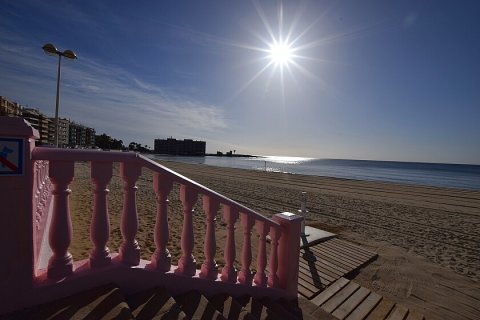 Apartment à Torrevieja, Alicante, Espagne 4 chambres, 124 m2 No. 111235