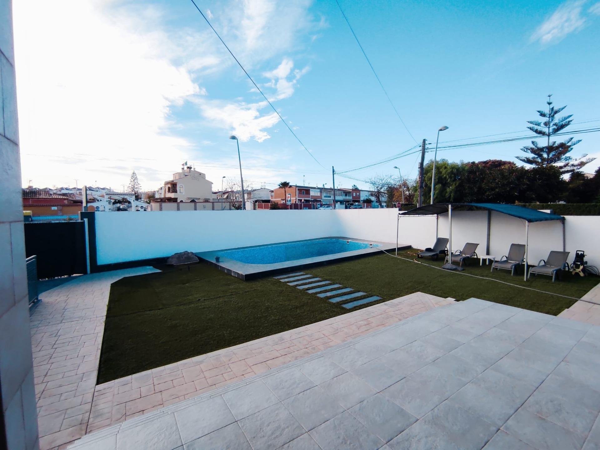 Villa in Torrevieja, Alicante, Spain 3 bedrooms, 132 sq.m. No. 90324