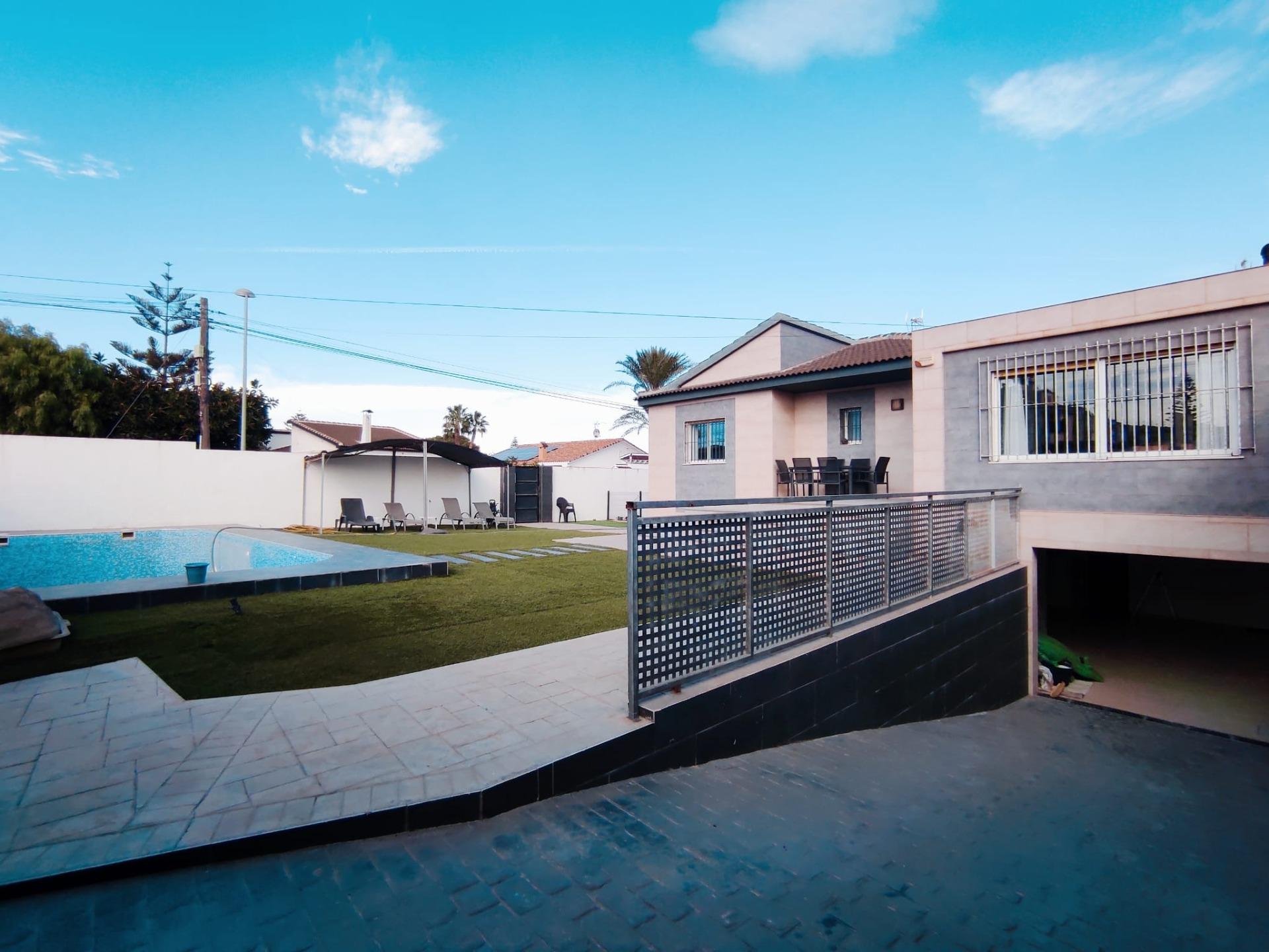 Villa in Torrevieja, Alicante, Spain 3 bedrooms, 132 sq.m. No. 90324
