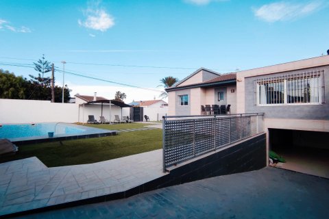 Villa in Torrevieja, Alicante, Spain 3 bedrooms, 132 sq.m. No. 90324