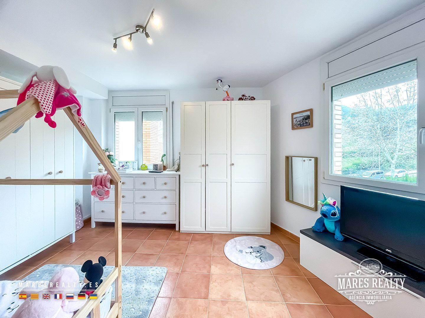 Kaupunkipientalo Canet de Mar, Barcelona, Espanja 4 makuuhuonetta, 299 m2 No. 117638