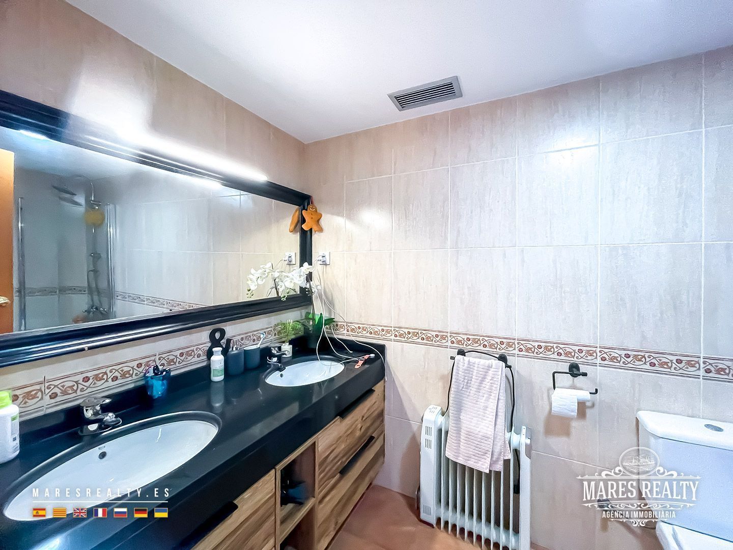 Kaupunkipientalo Canet de Mar, Barcelona, Espanja 4 makuuhuonetta, 299 m2 No. 117638