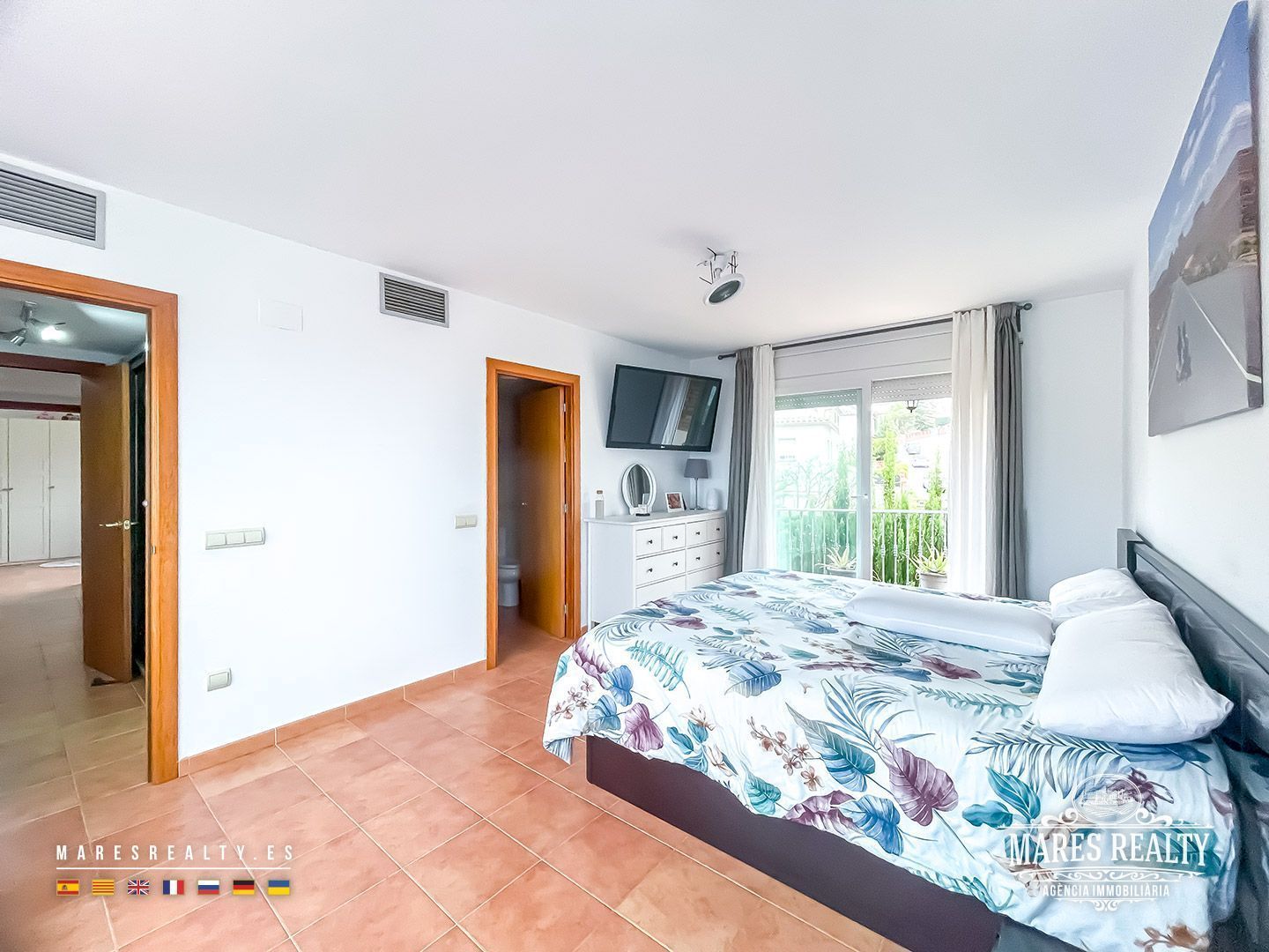 Kaupunkipientalo Canet de Mar, Barcelona, Espanja 4 makuuhuonetta, 299 m2 No. 117638