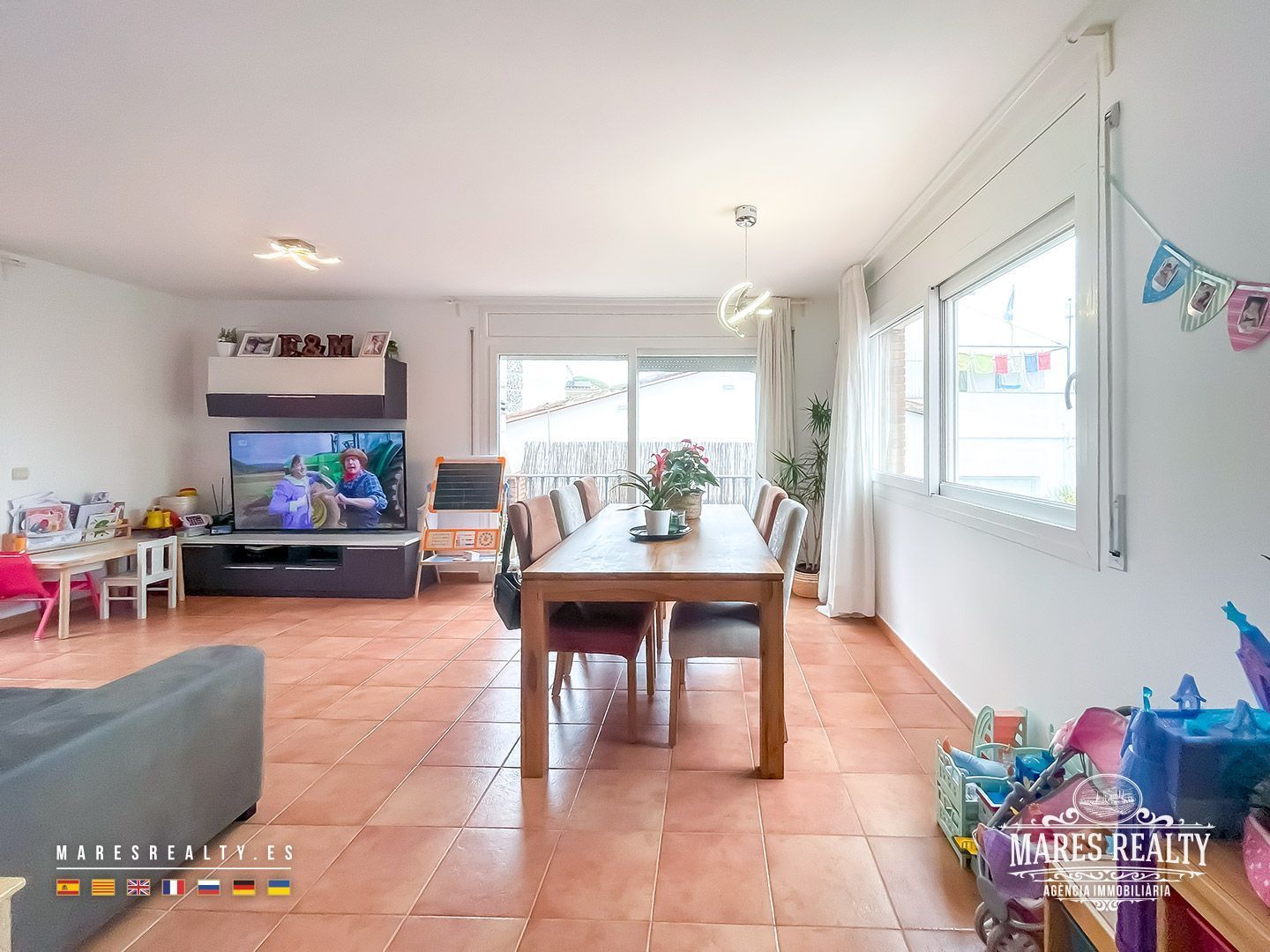Kaupunkipientalo Canet de Mar, Barcelona, Espanja 4 makuuhuonetta, 299 m2 No. 117638