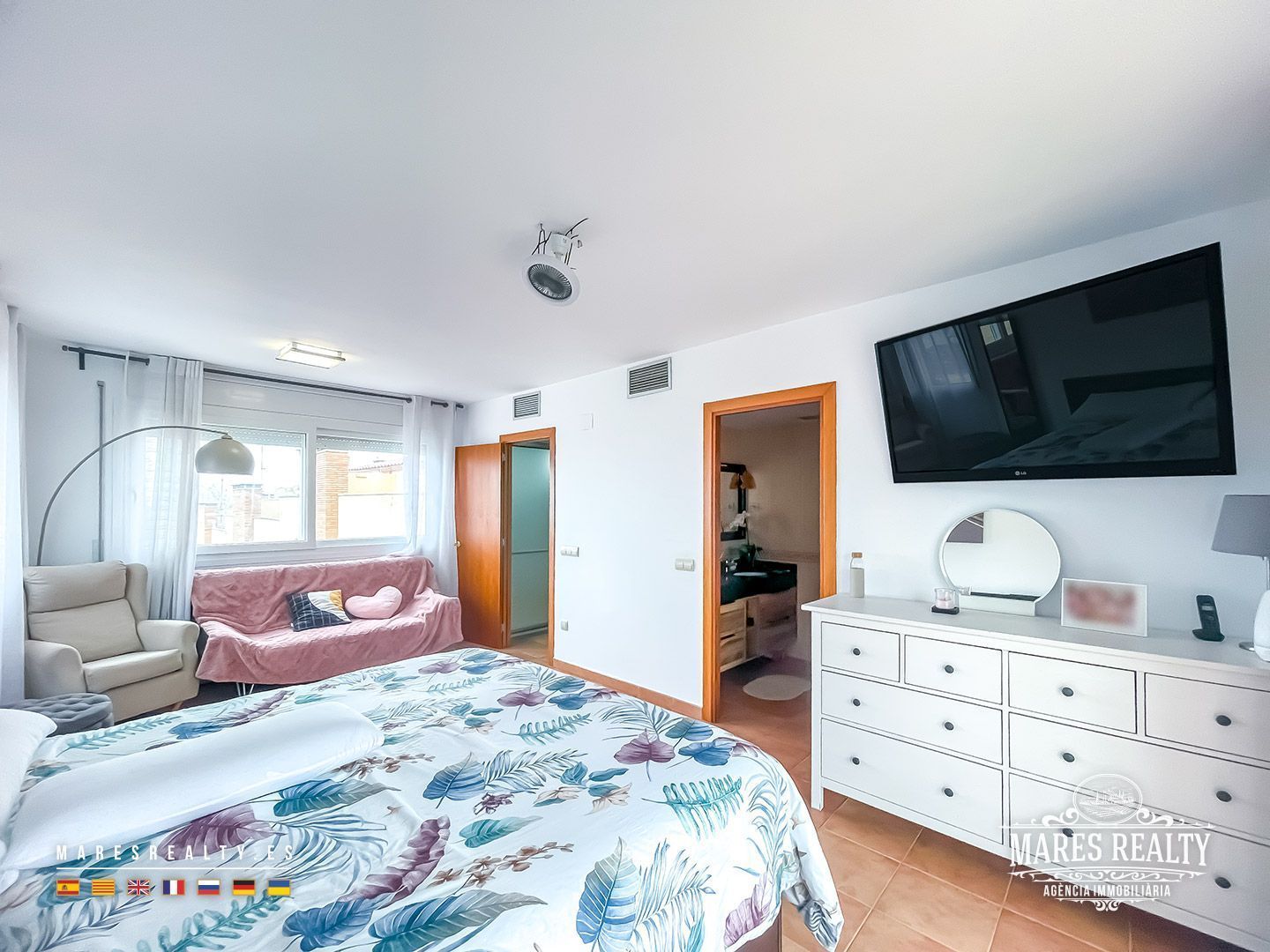 Kaupunkipientalo Canet de Mar, Barcelona, Espanja 4 makuuhuonetta, 299 m2 No. 117638