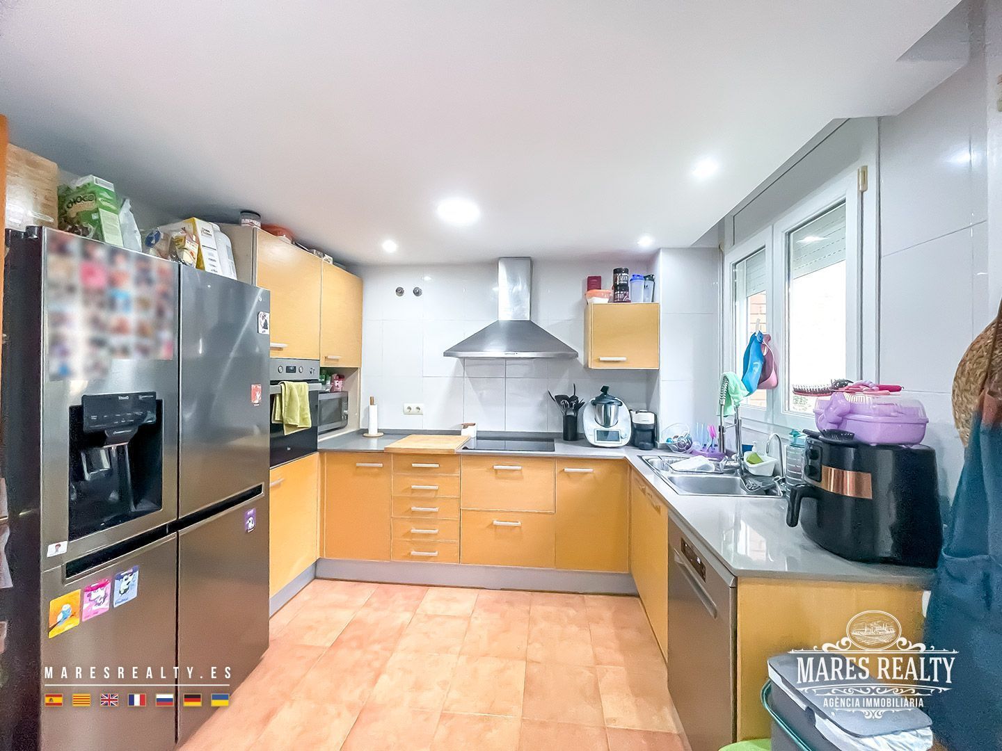 Kaupunkipientalo Canet de Mar, Barcelona, Espanja 4 makuuhuonetta, 299 m2 No. 117638