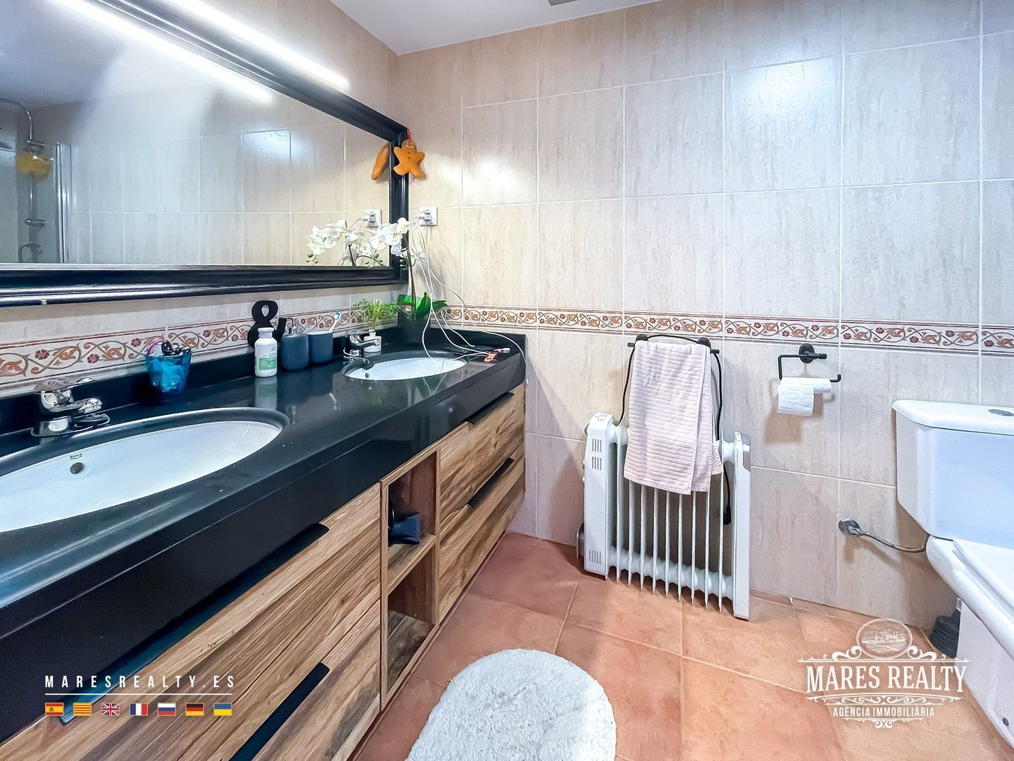 Kaupunkipientalo Canet de Mar, Barcelona, Espanja 4 makuuhuonetta, 299 m2 No. 117638