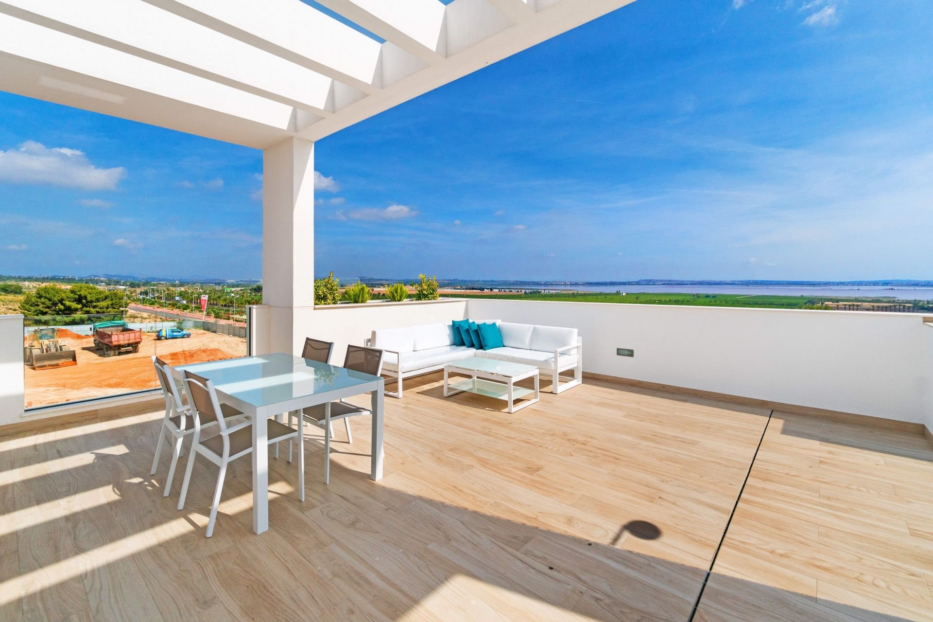 Bungalow en Torrevieja, Alicante, España 2 dormitorios, 146 m2 No. 95723