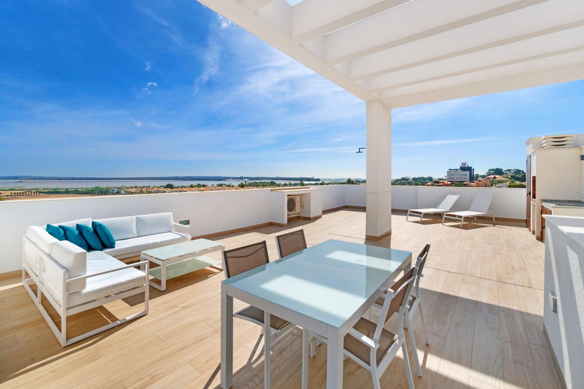 Bungalow en Torrevieja, Alicante, España 2 dormitorios, 146 m2 No. 95723