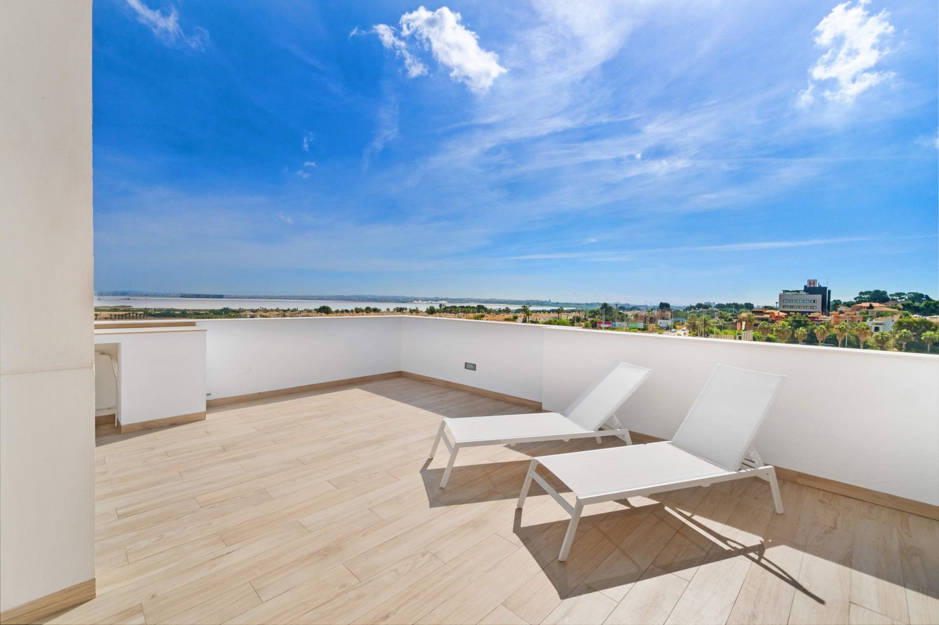 Bungalow en Torrevieja, Alicante, España 2 dormitorios, 146 m2 No. 95723