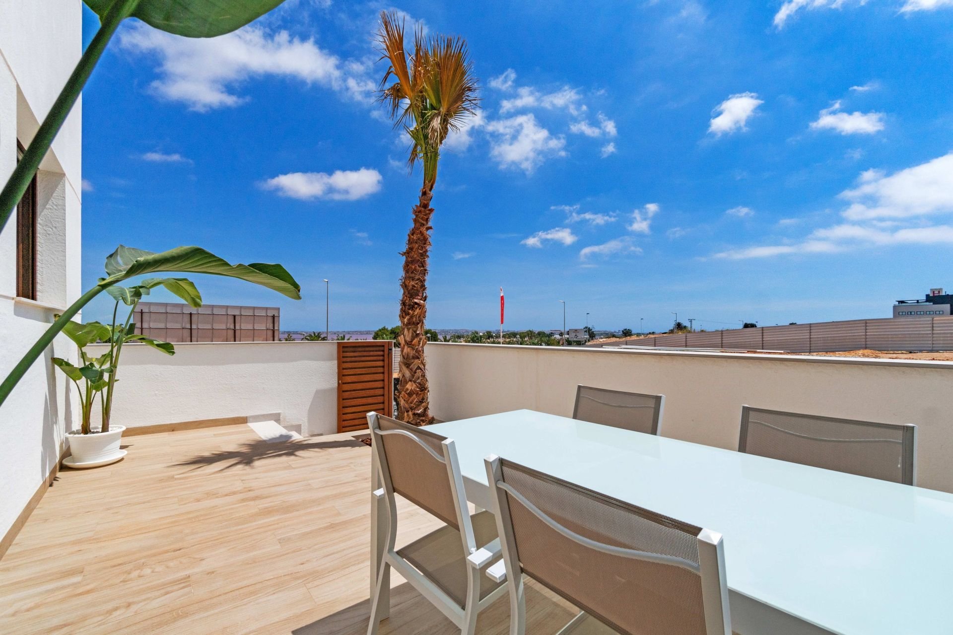 Bungalow en Torrevieja, Alicante, España 2 dormitorios, 146 m2 No. 95723