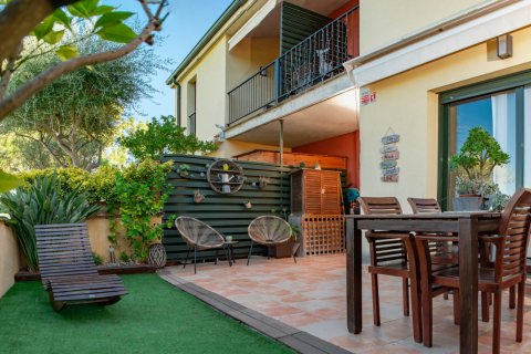 Kaupunkipientalo Lloret de Mar, Girona, Espanja 4 makuuhuonetta, 207 m2 No. 93399