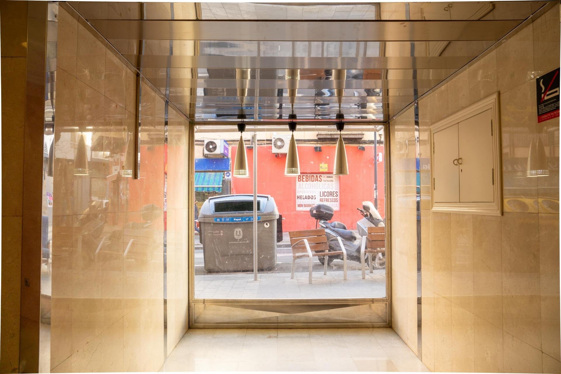 Commercial property in Alicante, Spain 330 sq.m. No. 91712