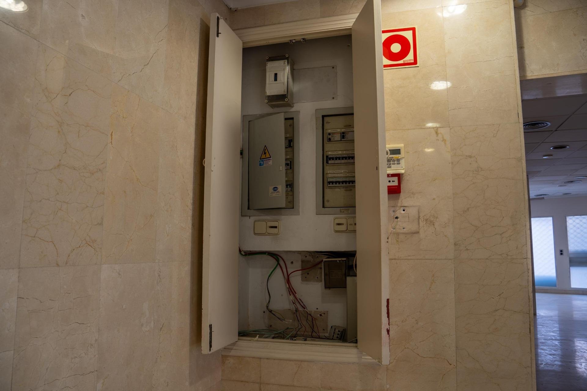 Commercial property in Alicante, Spain 330 sq.m. No. 91712
