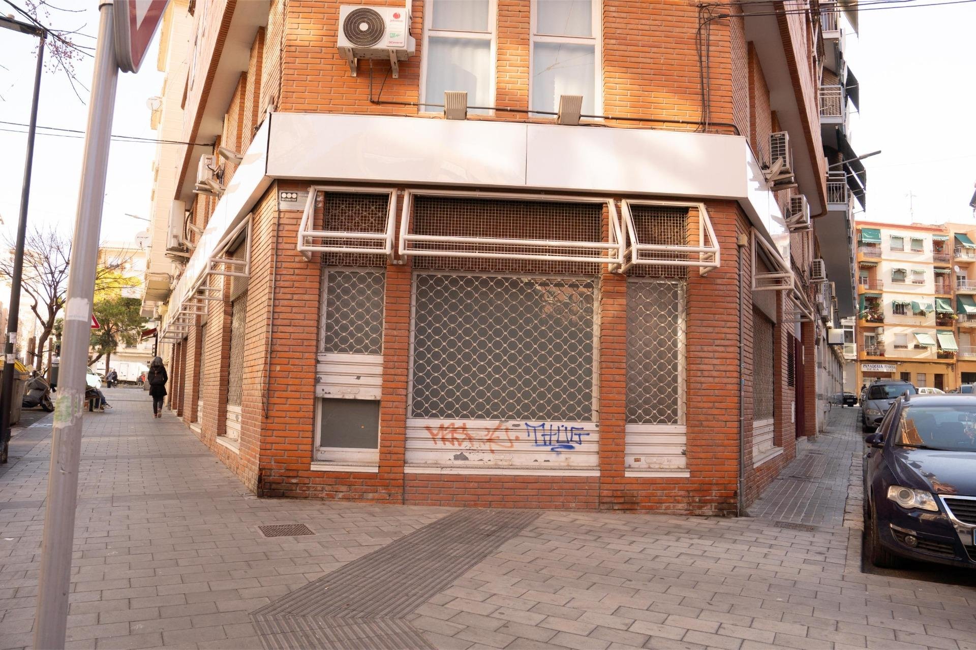 Commercial property in Alicante, Spain 330 sq.m. No. 91712