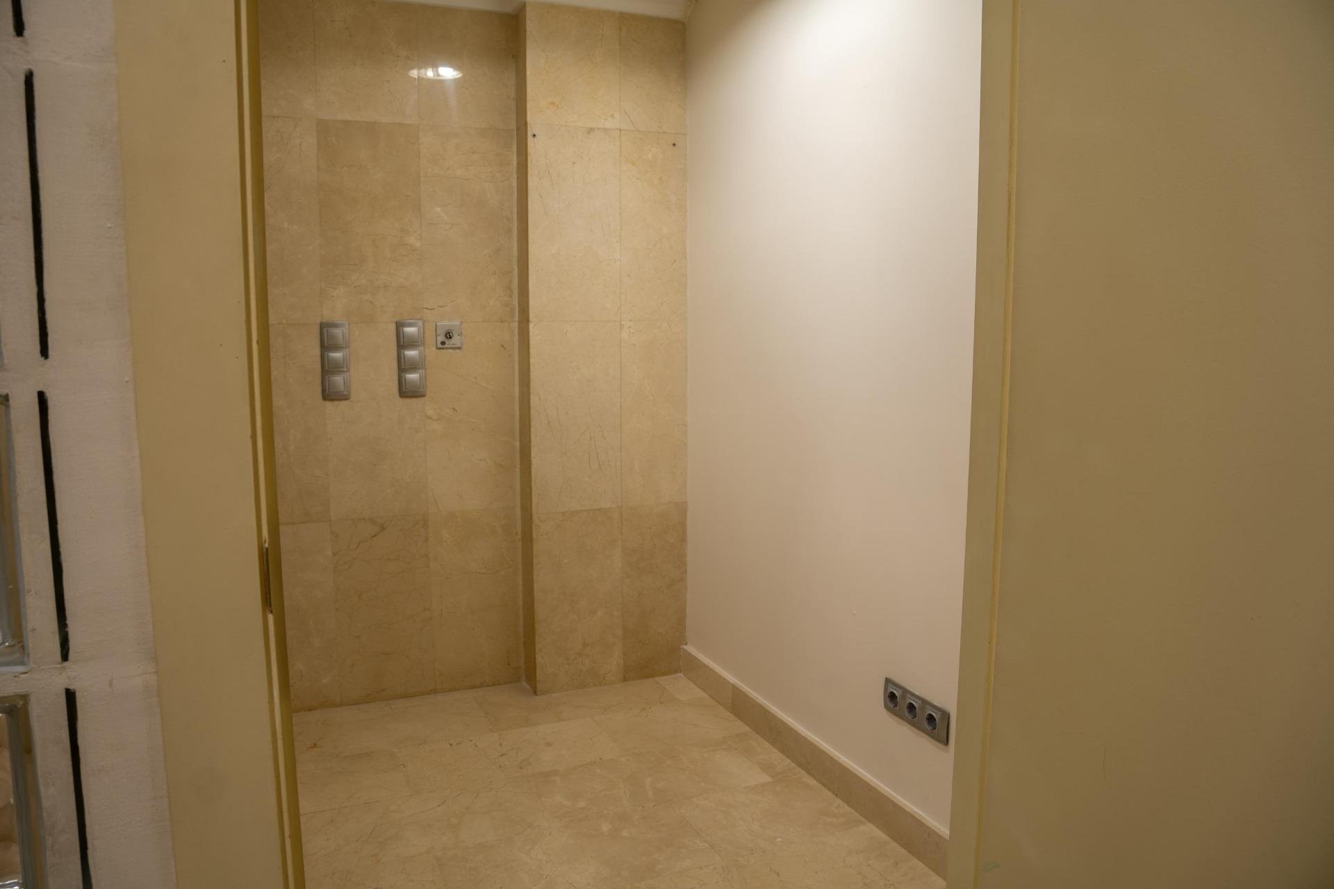 Commercial property in Alicante, Spain 330 sq.m. No. 91712