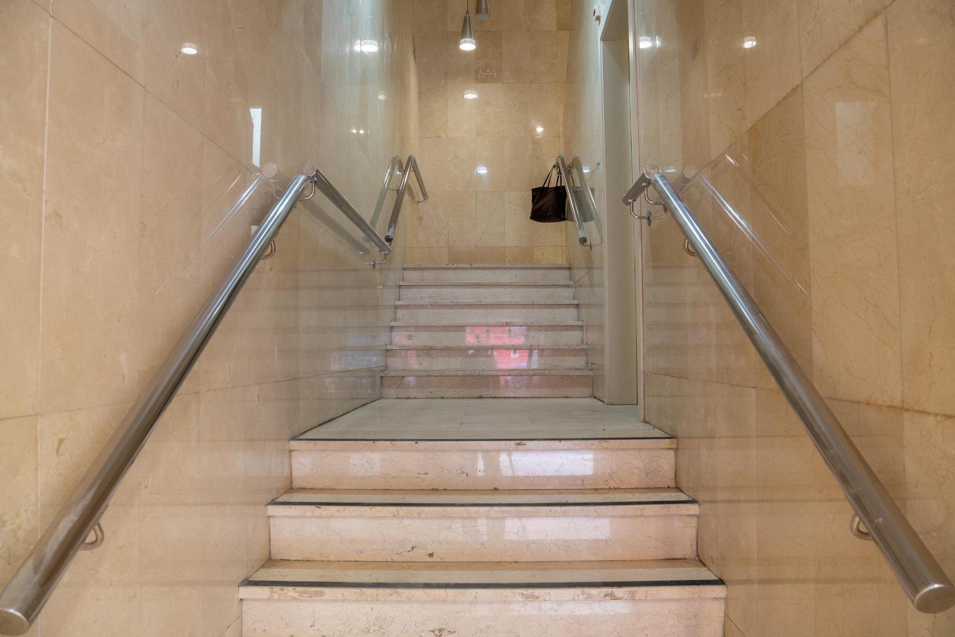 Commercial property in Alicante, Spain 330 sq.m. No. 91712
