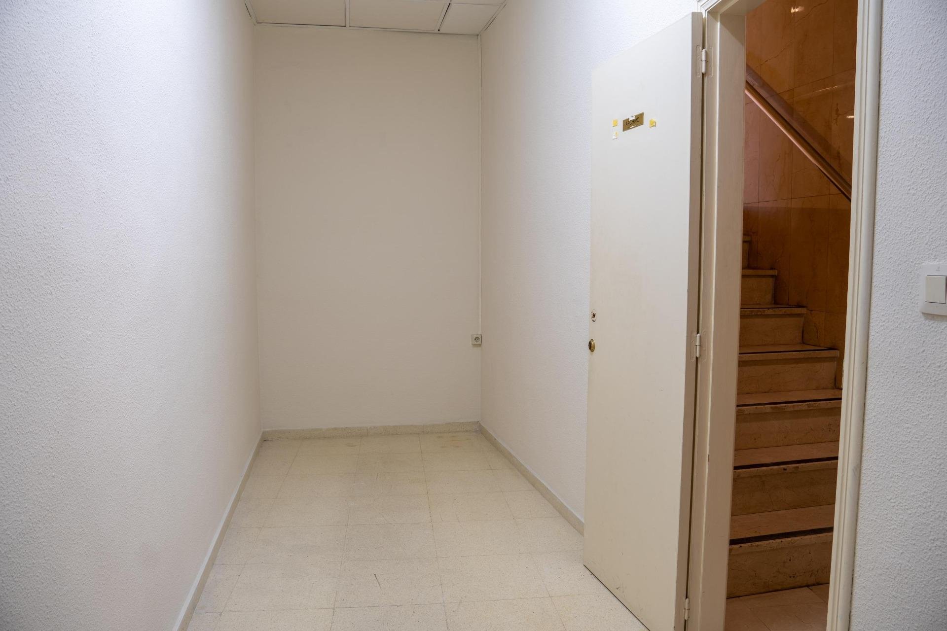 Commercial property in Alicante, Spain 330 sq.m. No. 91712