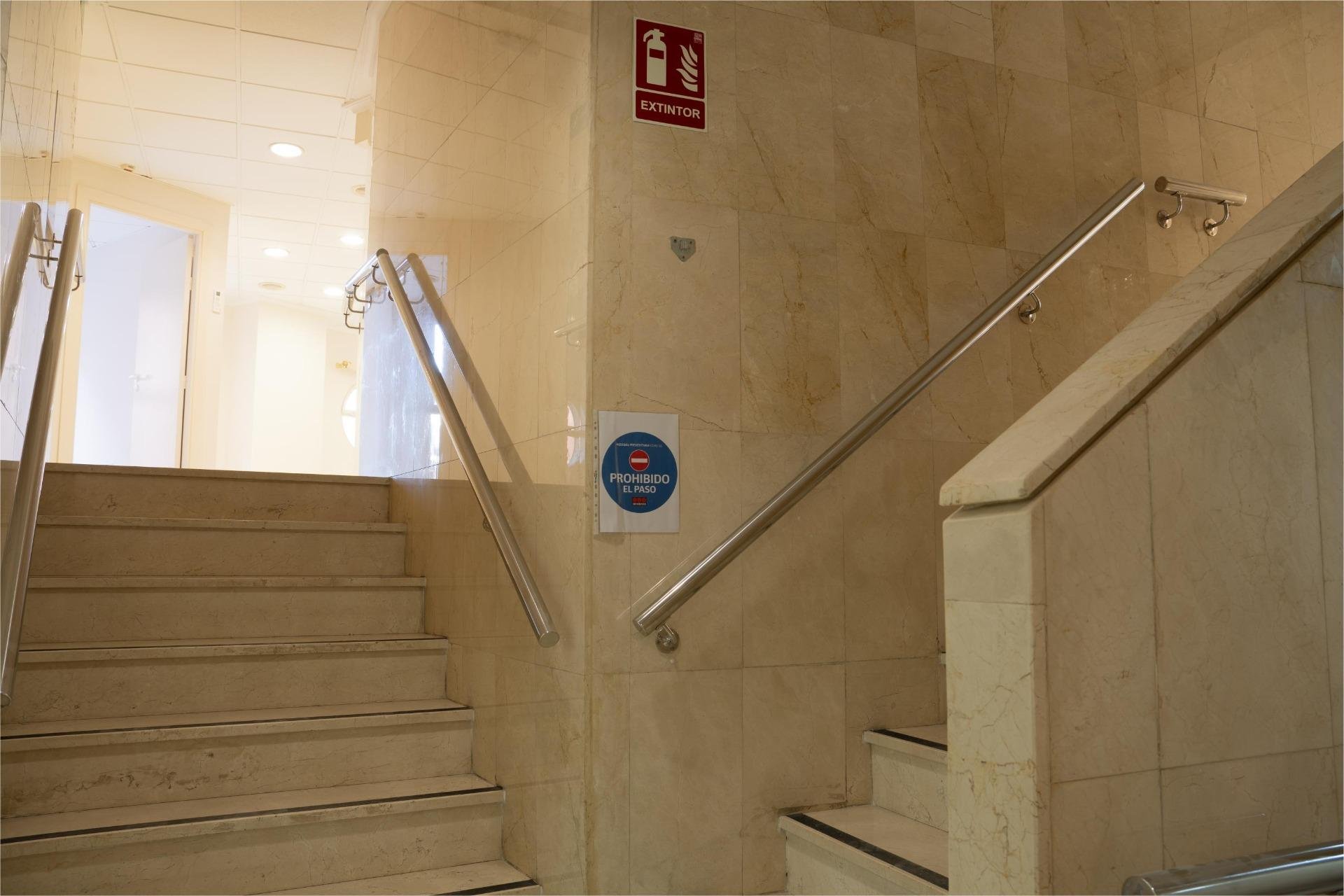 Commercial property in Alicante, Spain 330 sq.m. No. 91712
