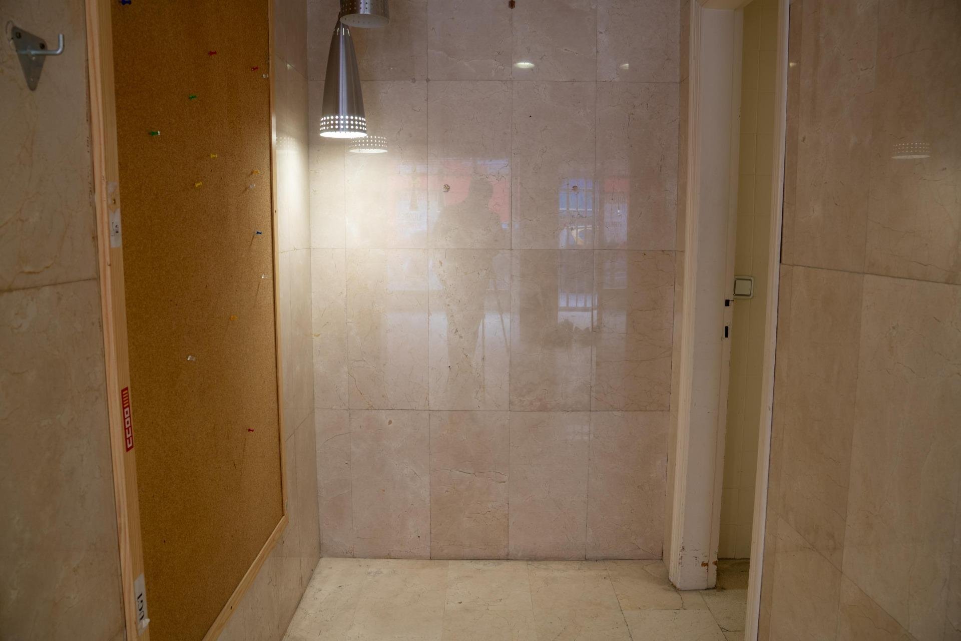 Commercial property in Alicante, Spain 330 sq.m. No. 91712
