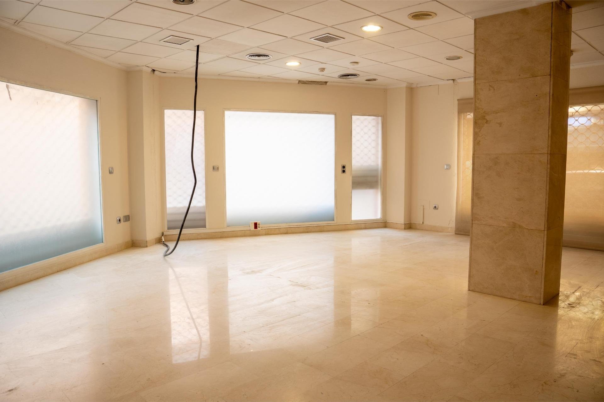 Commercial property in Alicante, Spain 330 sq.m. No. 91712