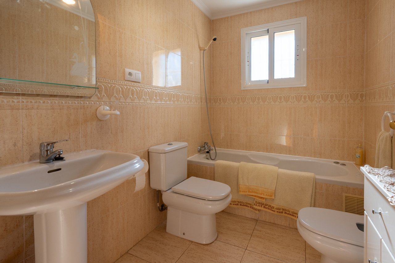 Villa i Algorfa, Alicante, Spanien 4 sovrum, 228 kvm. Nr. 84348