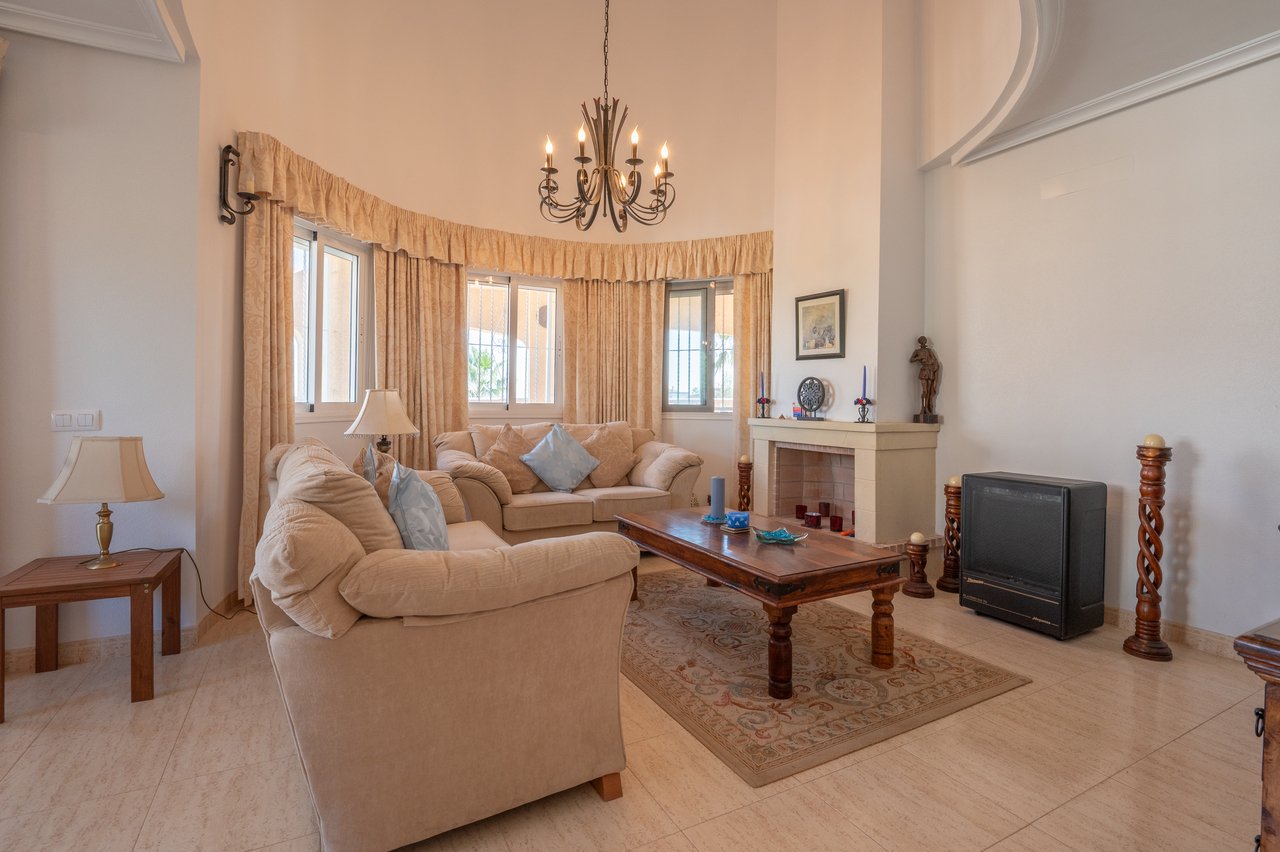 Villa i Algorfa, Alicante, Spanien 4 sovrum, 228 kvm. Nr. 84348