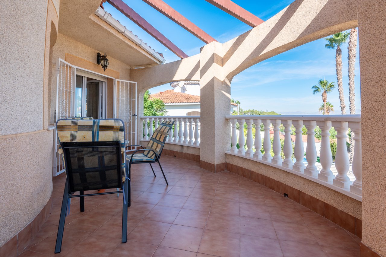 Villa i Algorfa, Alicante, Spanien 4 sovrum, 228 kvm. Nr. 84348