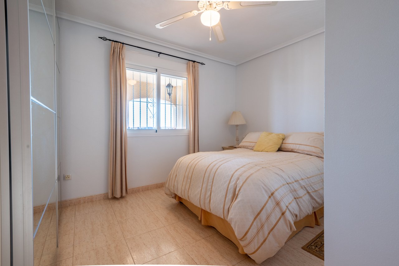Villa i Algorfa, Alicante, Spanien 4 sovrum, 228 kvm. Nr. 84348