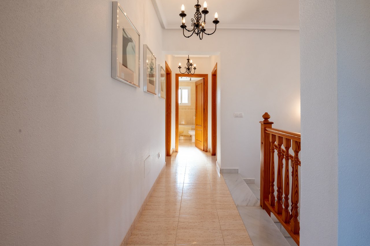 Villa i Algorfa, Alicante, Spanien 4 sovrum, 228 kvm. Nr. 84348