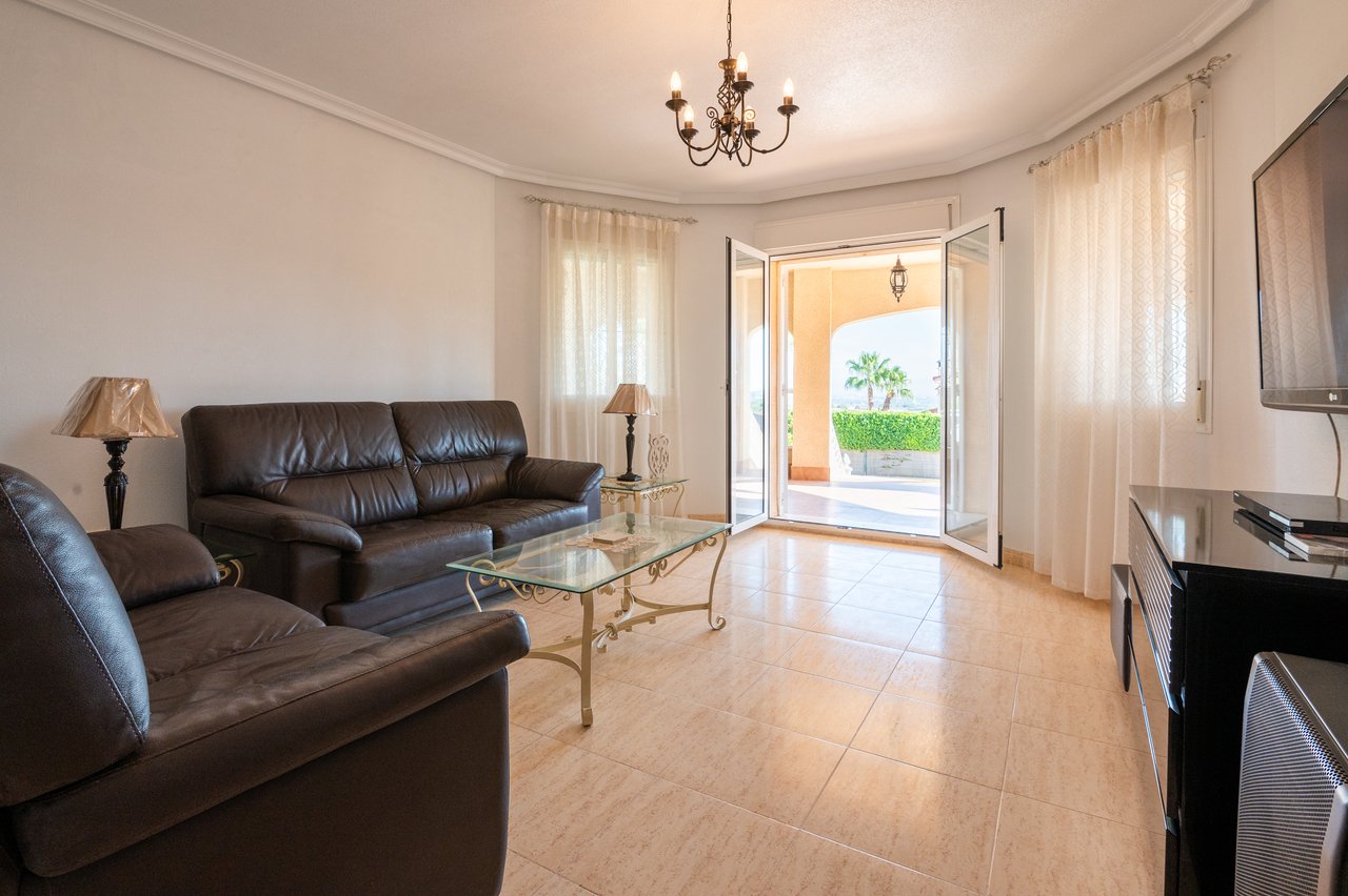 Villa i Algorfa, Alicante, Spanien 4 sovrum, 228 kvm. Nr. 84348