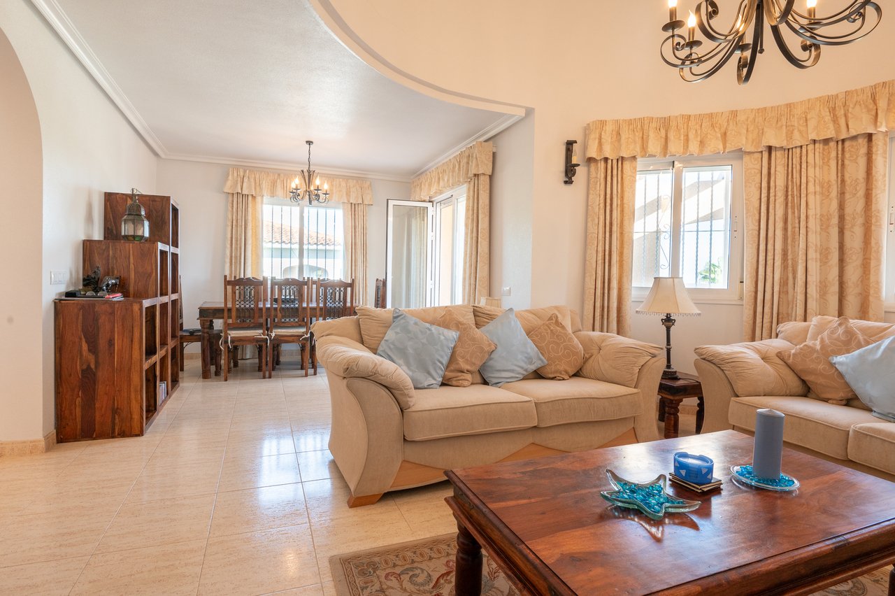 Villa i Algorfa, Alicante, Spanien 4 sovrum, 228 kvm. Nr. 84348