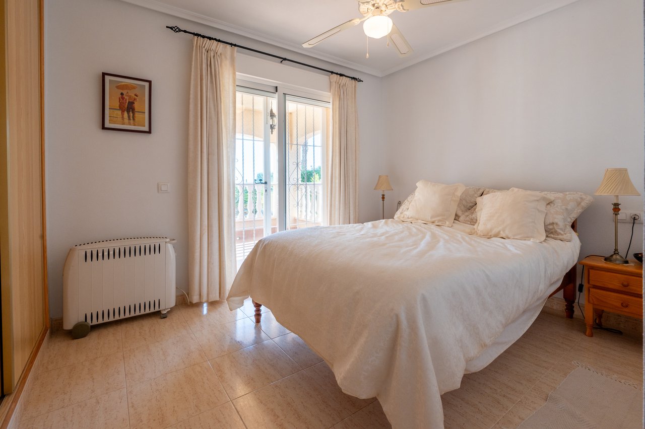 Villa i Algorfa, Alicante, Spanien 4 sovrum, 228 kvm. Nr. 84348