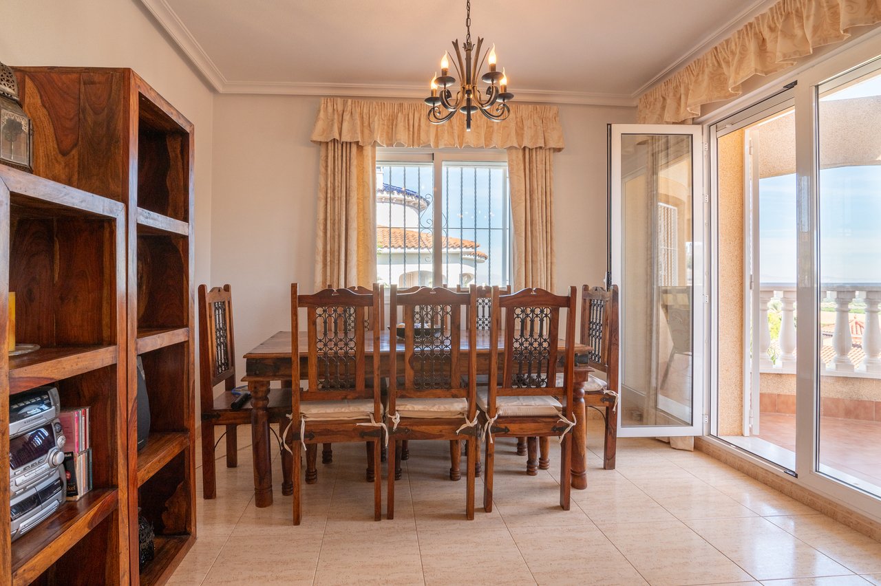 Villa i Algorfa, Alicante, Spanien 4 sovrum, 228 kvm. Nr. 84348