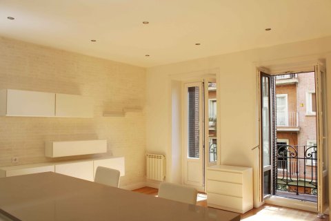 Dzīvoklis Madrid, Spānijā 2 istabas, 90 m2 Nr. 59283