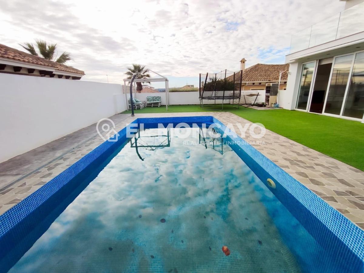 Villa in San Fulgencio, Alicante, Spain 9 bedrooms, 354 sq.m. No. 112848